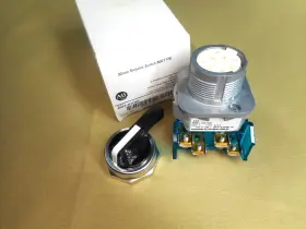 800T-H17AV ALLEN BRADLEY Selector Switch