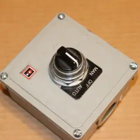 10250TE34 CUTLER HAMMER Eaton Control Enclosure Selector Auto