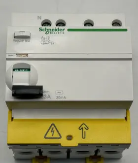 A9R67763 SCHNEIDER ELECTRIC Circuit Breaker