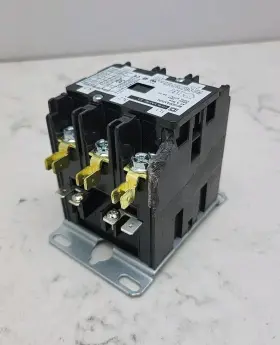 8910DPA33V04 SQUARE D Contactor Vac Some Cosmetic Amp